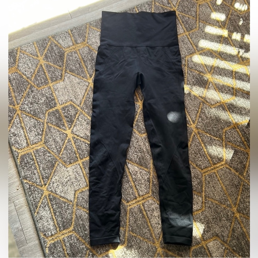New Black Contour workout leggings new